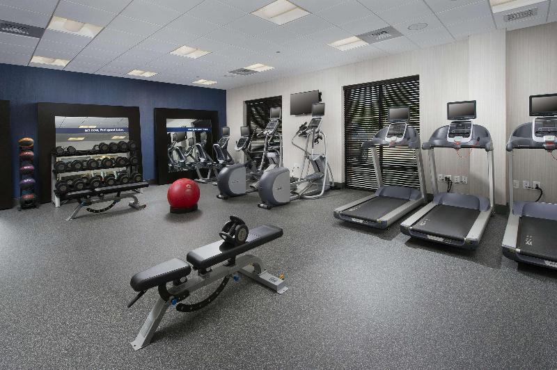 Отель Hampton Inn & Suites Falls Church