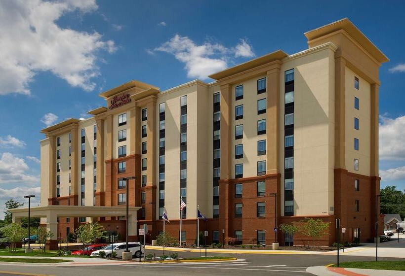 Отель Hampton Inn & Suites Falls Church