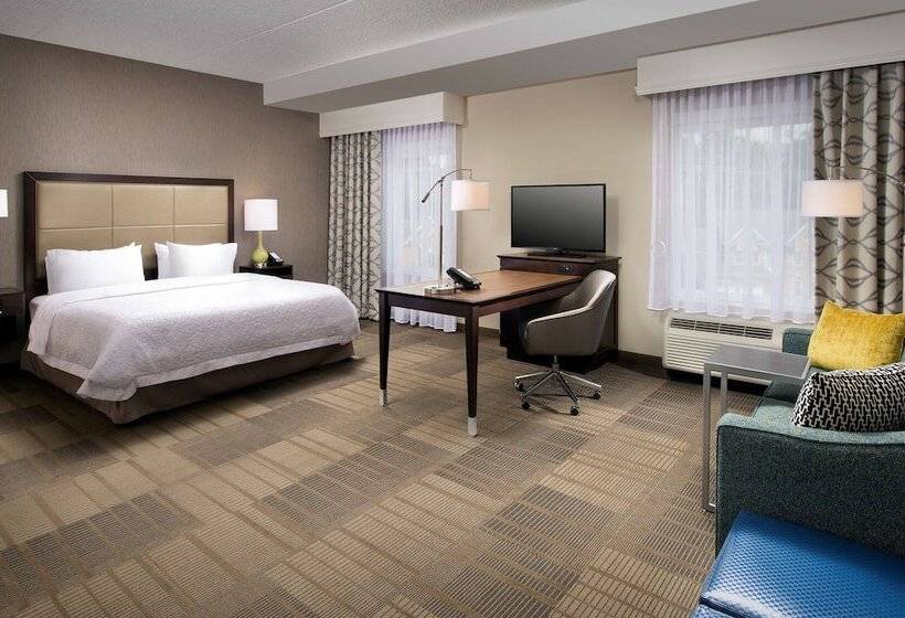 Отель Hampton Inn & Suites Falls Church