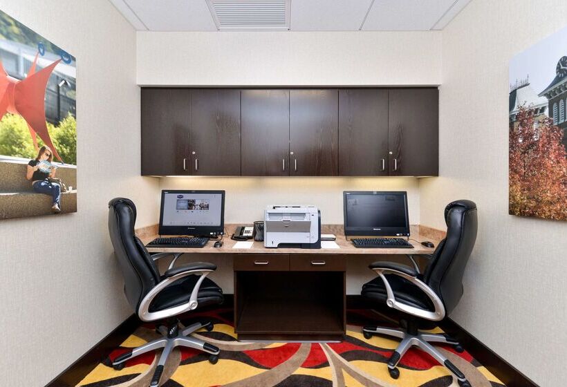 ホテル Hampton Inn & Suites California Universitypittsburgh