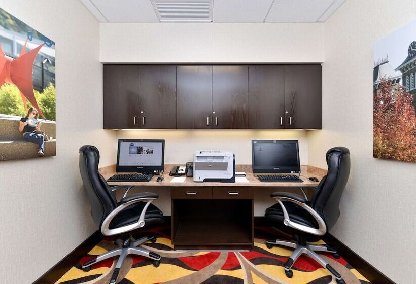 ホテル Hampton Inn & Suites California Universitypittsburgh
