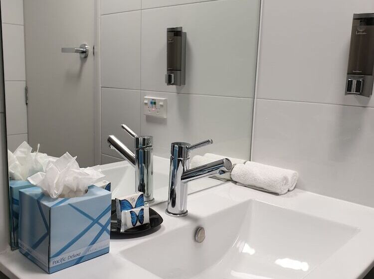 مُتل Aurora On George