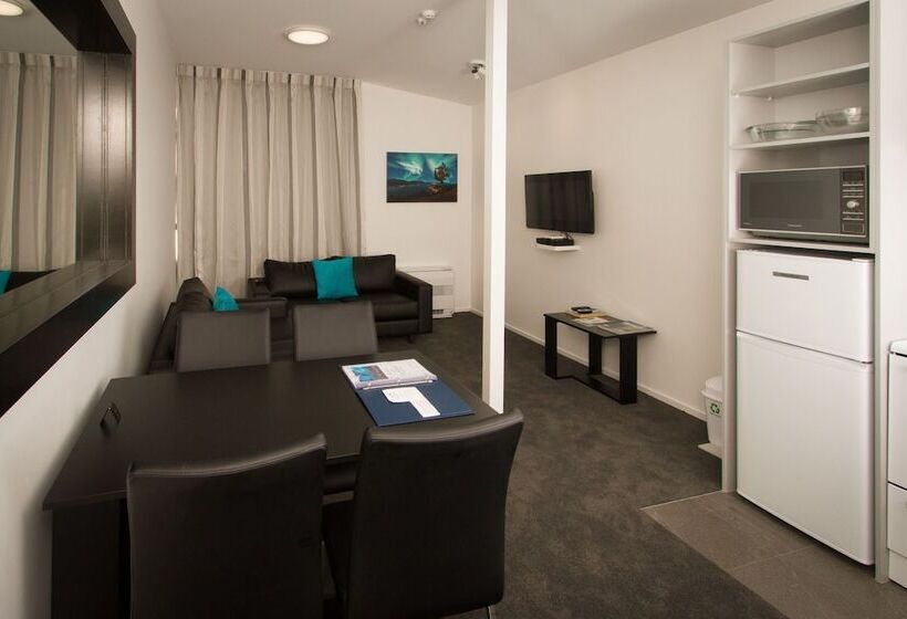 مُتل Aurora On George