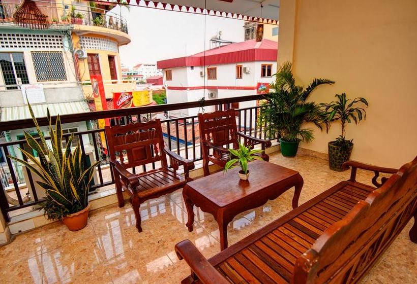 B52 Hostel