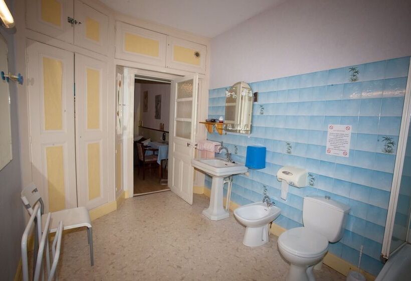 هتل De La Cité