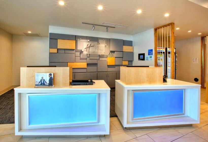 Отель Holiday Inn Express & Suites New Castle, An Ihg