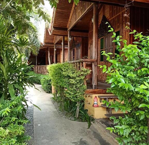 פנסיון J & J Guesthouse