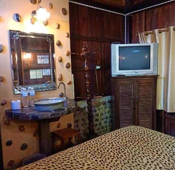 פנסיון J & J Guesthouse