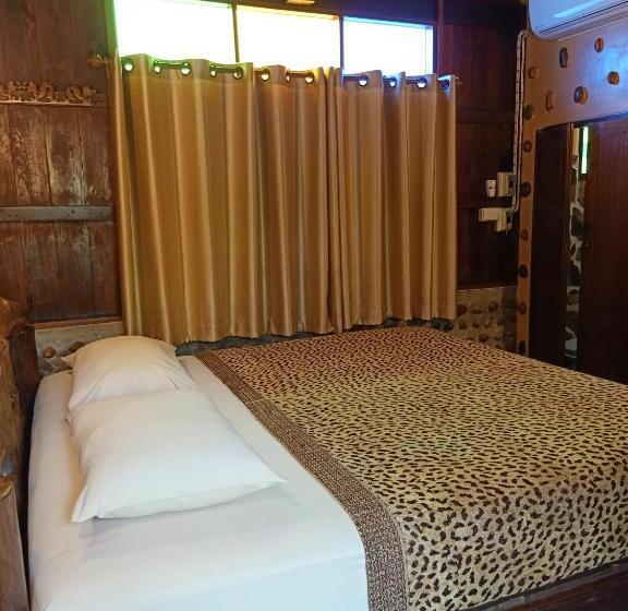 פנסיון J & J Guesthouse