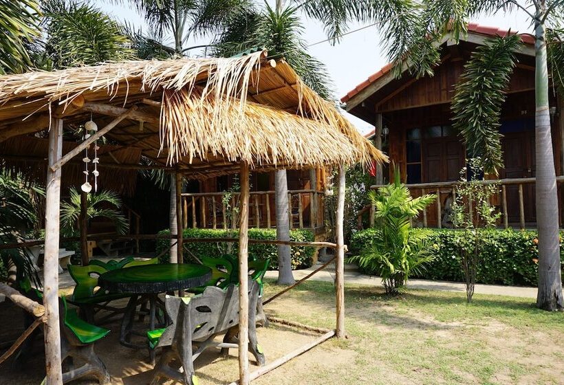 פנסיון J & J Guesthouse