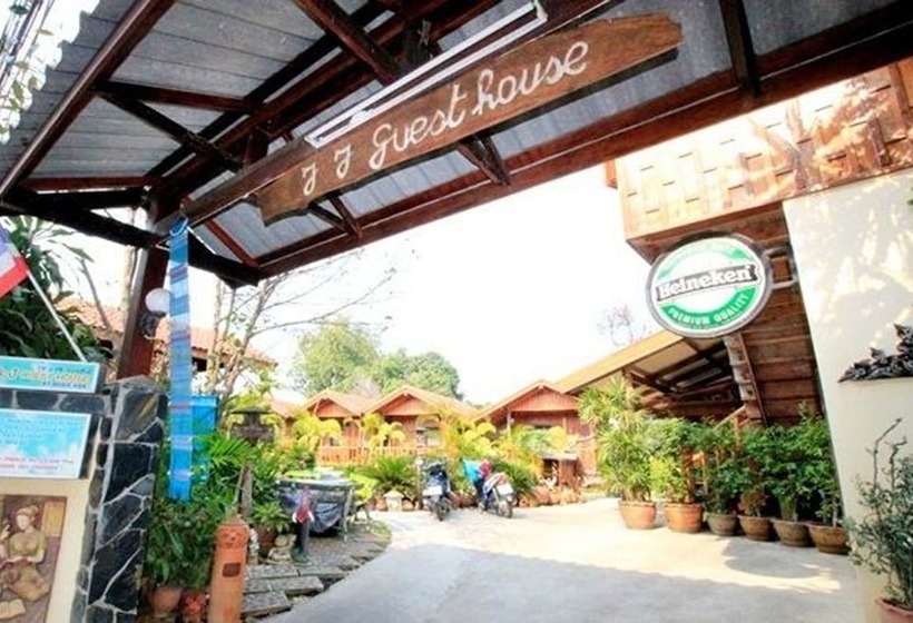 פנסיון J & J Guesthouse