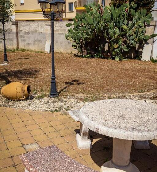 Bed and Breakfast Villa Giardino Delle Zie  Possibilità Di Servizio Mezza Pensione Cena Al Tavolo Colazione Vicino Osp