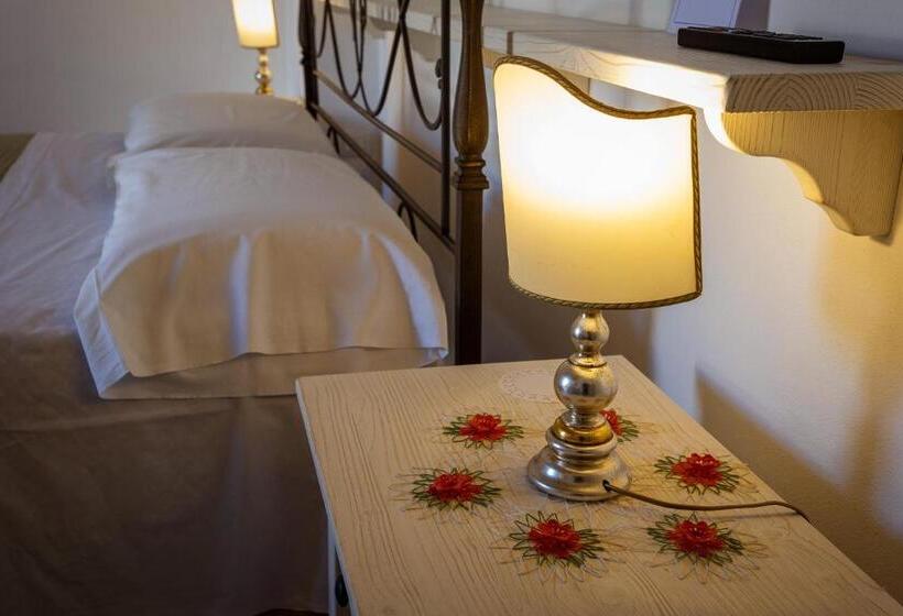 Bed and Breakfast Villa Giardino Delle Zie  Possibilità Di Servizio Mezza Pensione Cena Al Tavolo Colazione Vicino Osp