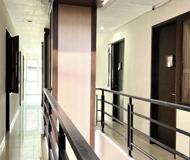 هتل Behomy Corner Eight Lippo Karawaci