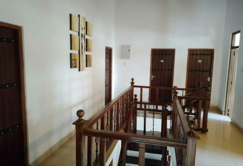 Отель Ranaya Residence