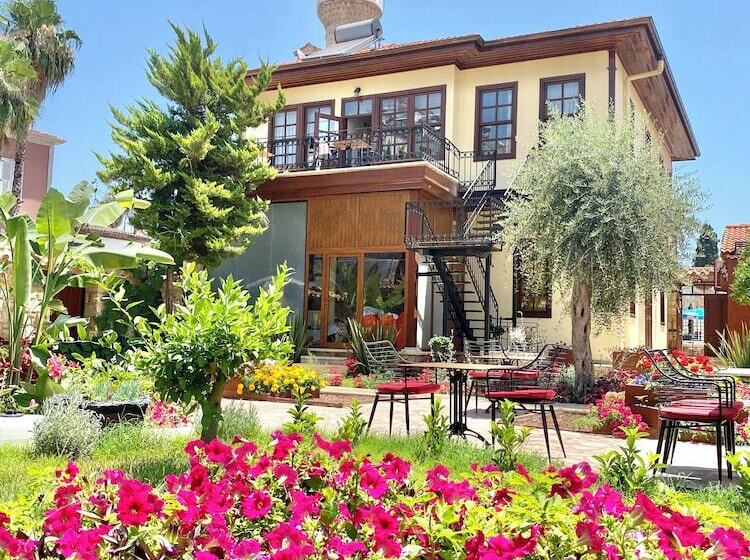 تختخواب و صبحانه Necip Bey Konağı