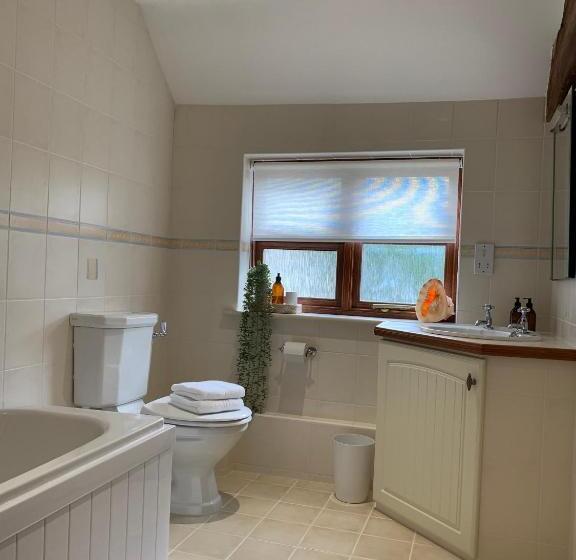 مبيت وإفطار The Byre