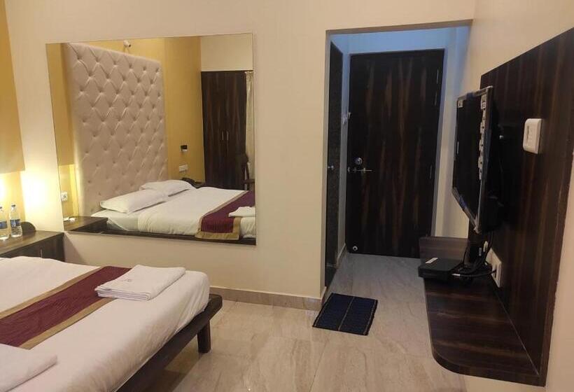 בית מלון כפרי Deepak Executive, Ganpatipule