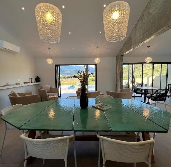 هتل Le Petit Hôtel De Pianottoli Caldarello