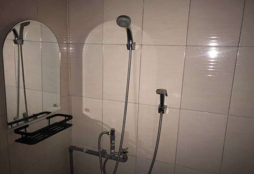 هتل Oyo 92608 Penginapan Mc Lodge