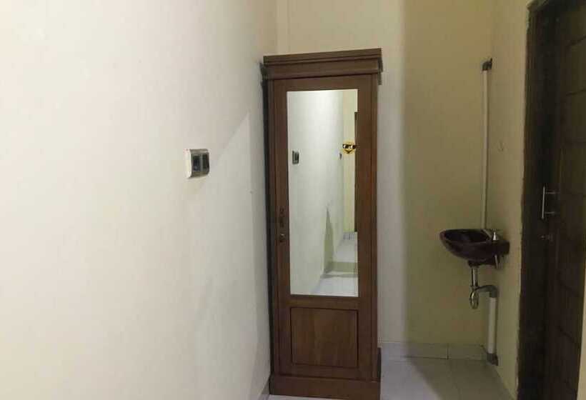 هتل Oyo 92608 Penginapan Mc Lodge