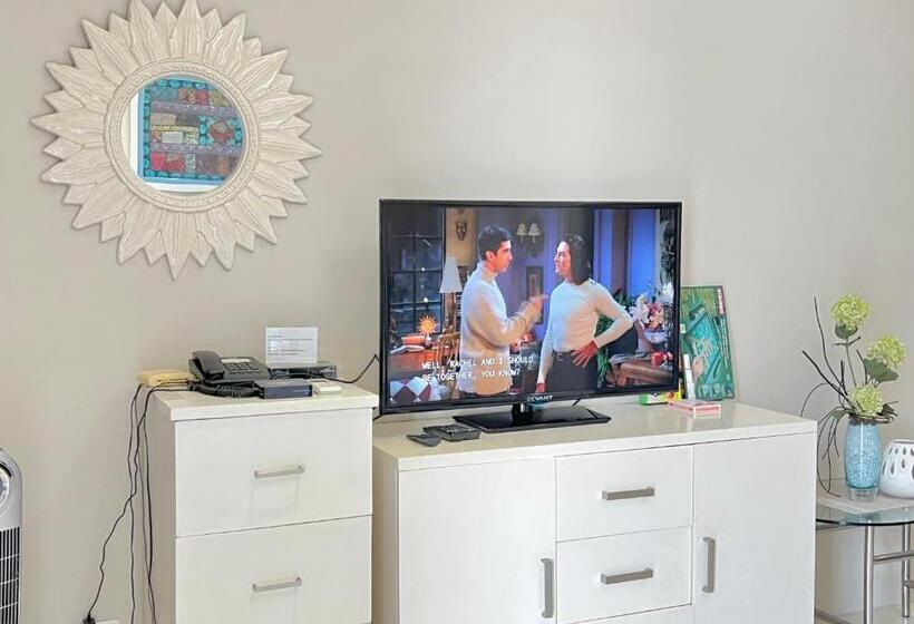 Studio Across Naia T3 W/wifi Netflix