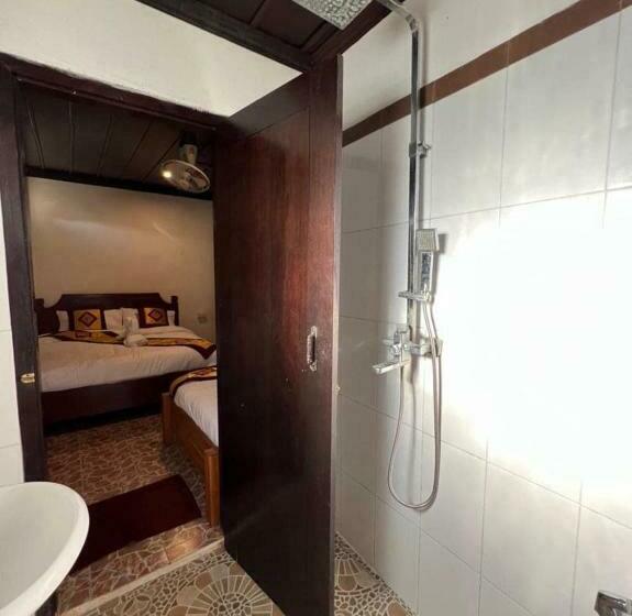 호스텔 Lakhangthong Villa 02