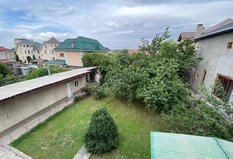 Bed and Breakfast Guest House Botanika