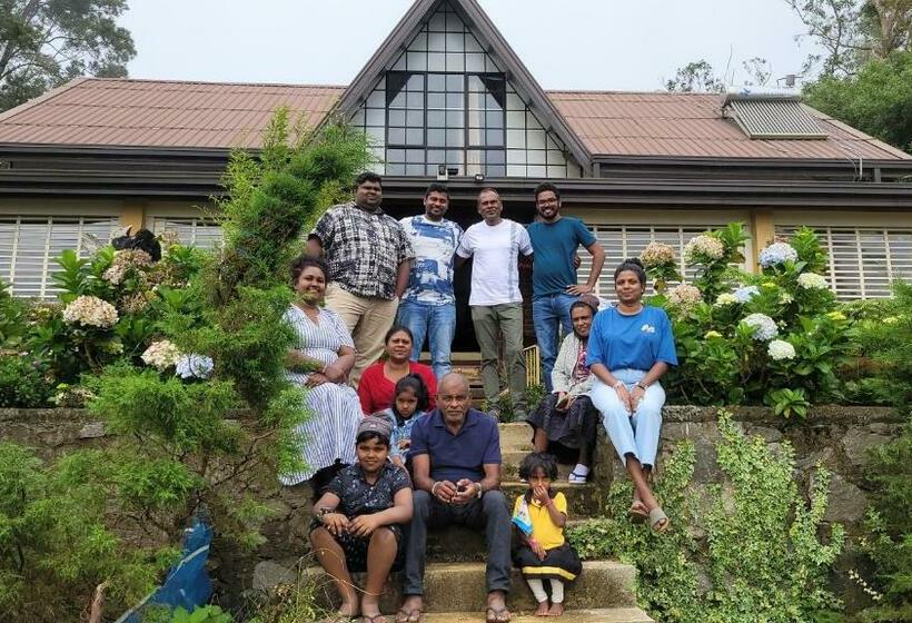 Bed and Breakfast Shadow Mask Bungalow