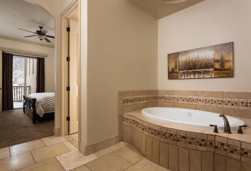 בית מלון כפרי H5 The Kestrel L Ground Floor 3 Bedroom Hillside View