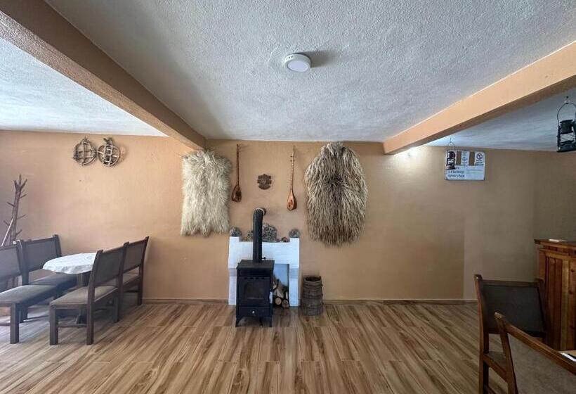پانسیون Guesthouse Kroni I Micanit