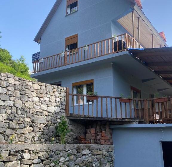 پانسیون Guesthouse Kroni I Micanit