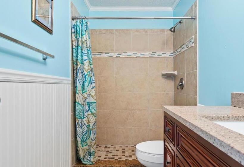 301a Queens Grant