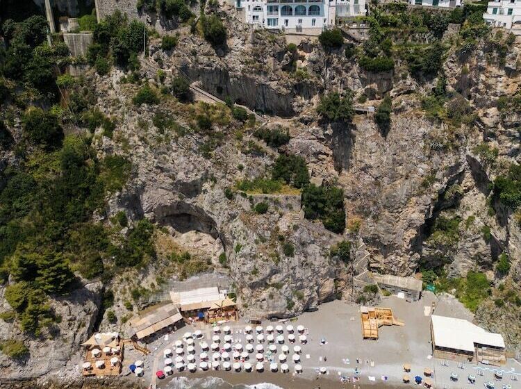 تختخواب و صبحانه Eden Sul Mare