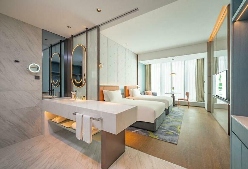 Отель Holiday Inn Changchun Oriental Plaza, An Ihg