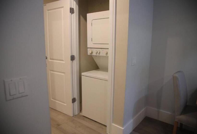 Upscale Resort Villa In The Heart Of Miami