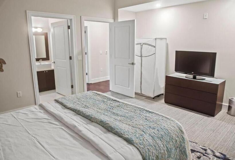 Upscale Resort Villa In The Heart Of Miami