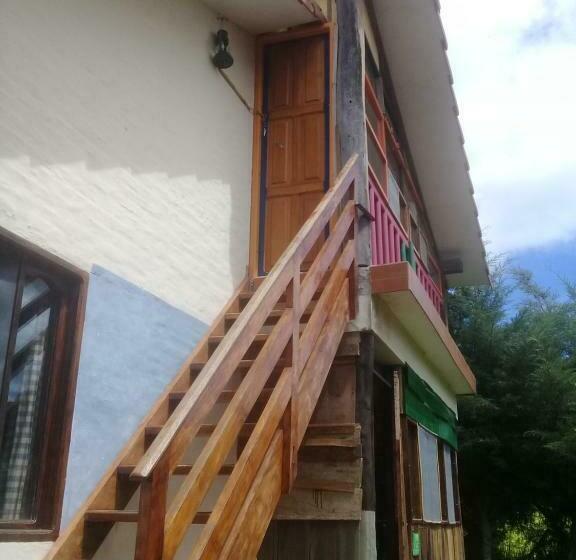 هاستل Los Aventureros