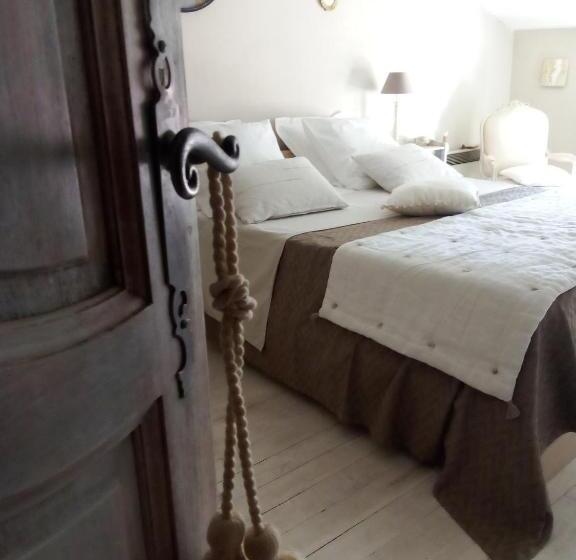 تختخواب و صبحانه La Maison Perchee