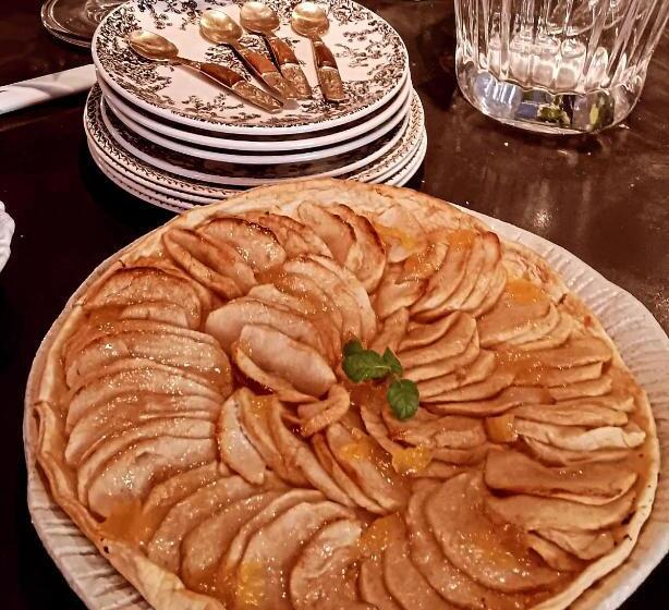 تختخواب و صبحانه La Maison Perchee