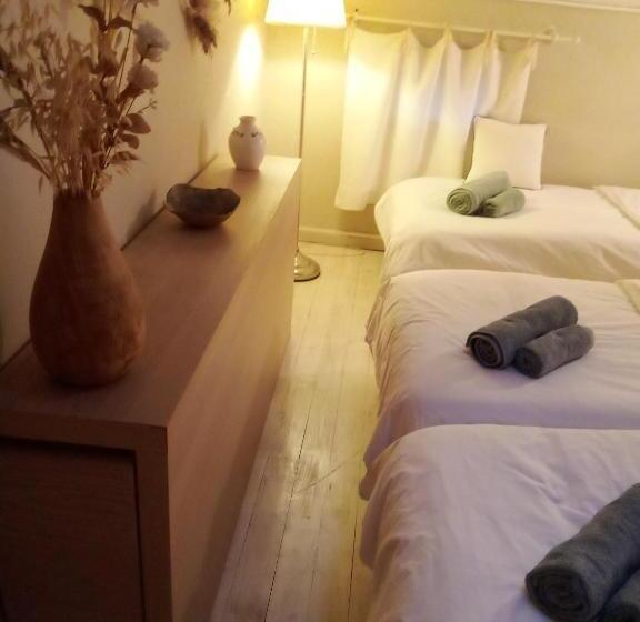 تختخواب و صبحانه La Maison Perchee