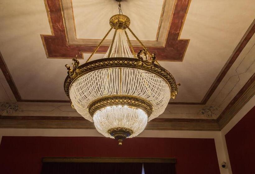 فندق Castello Ducale Colonna Resort