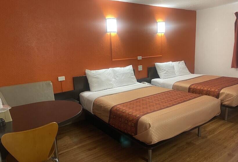 酒店 Regal 8 Inn & Suites