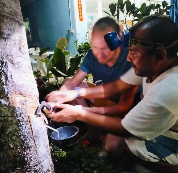 Pensió Baan Namthip Homestay Trang บ้านน้าทิพย์ โฮมสเตย์ตรัง