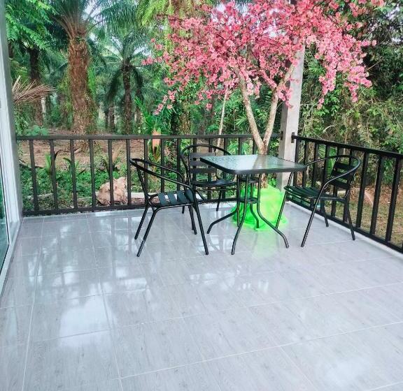 Pensió Baan Namthip Homestay Trang บ้านน้าทิพย์ โฮมสเตย์ตรัง