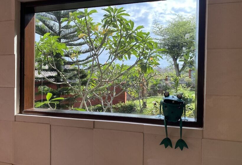 مسافرخانه Villa Anjing 2