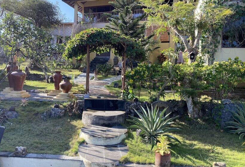 مسافرخانه Villa Anjing 2