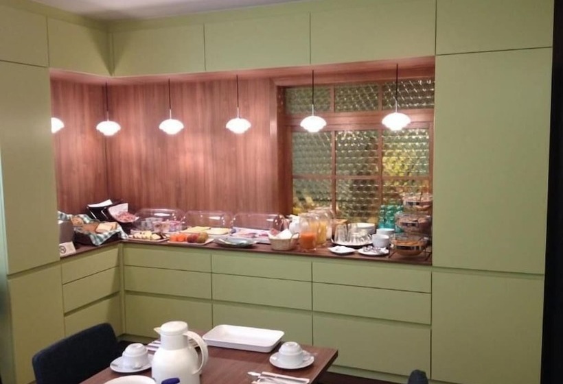 בית מלון כפרי Henry