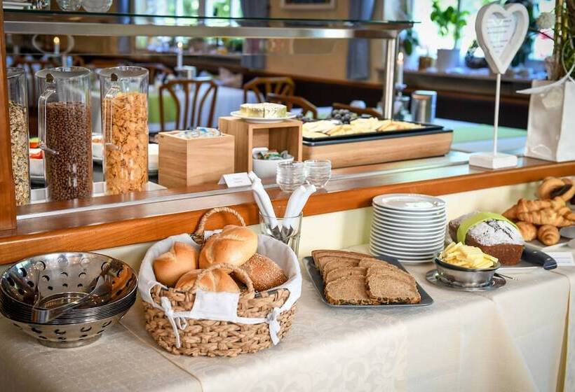 فندق Mainblick Garni