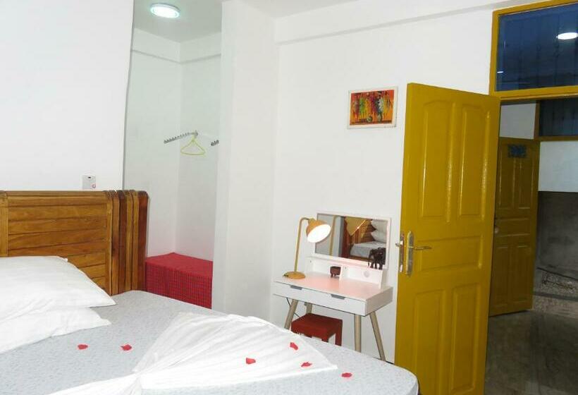 تختخواب و صبحانه Shamanice Lodge